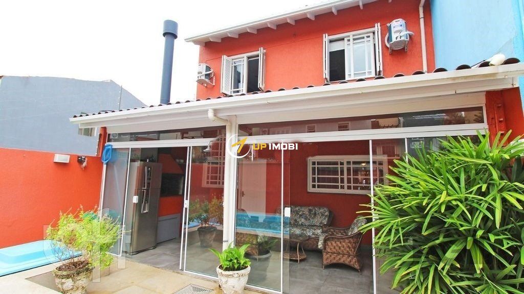 Casa com 210m², 3 dormitórios no bairro Sarandi em Porto Alegre para Comprar