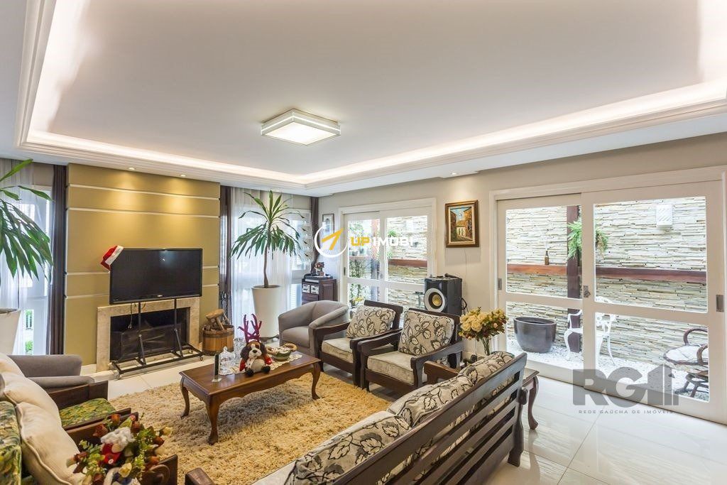 Casa com 350m², 4 dormitórios no bairro Sarandi em Porto Alegre para Comprar