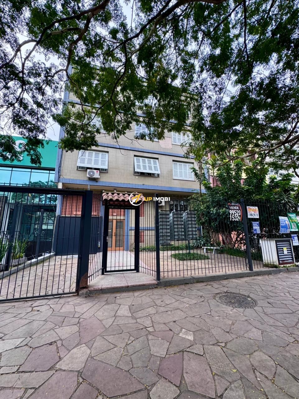 Apartamento, 2 dormitórios no bairro São João em Porto Alegre para Comprar