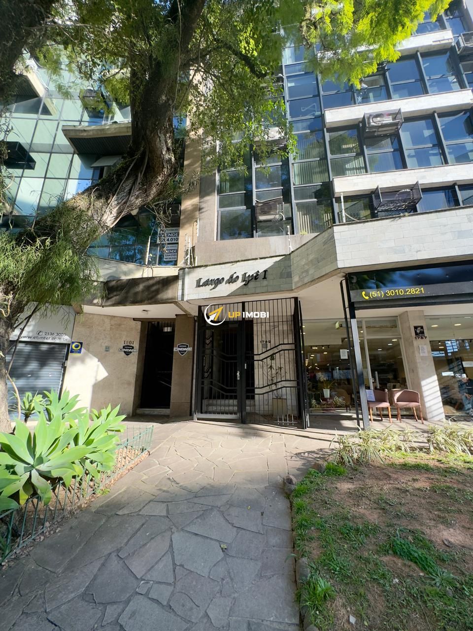 Sala Comercial, 3 dormitórios no bairro Moinhos de Vento em Porto Alegre para Comprar