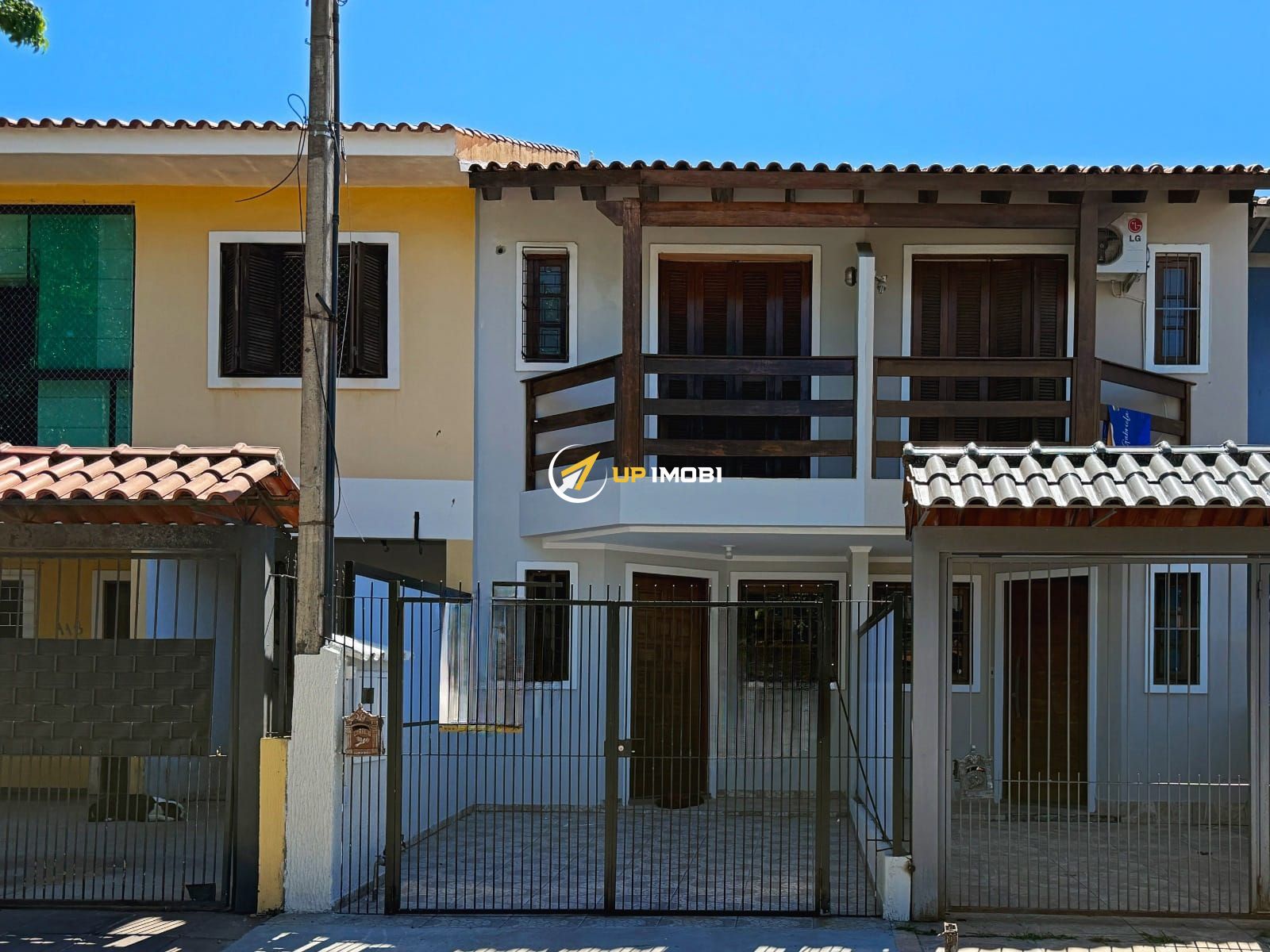 Casa, 2 dormitórios no bairro Hípica em Porto Alegre para Comprar