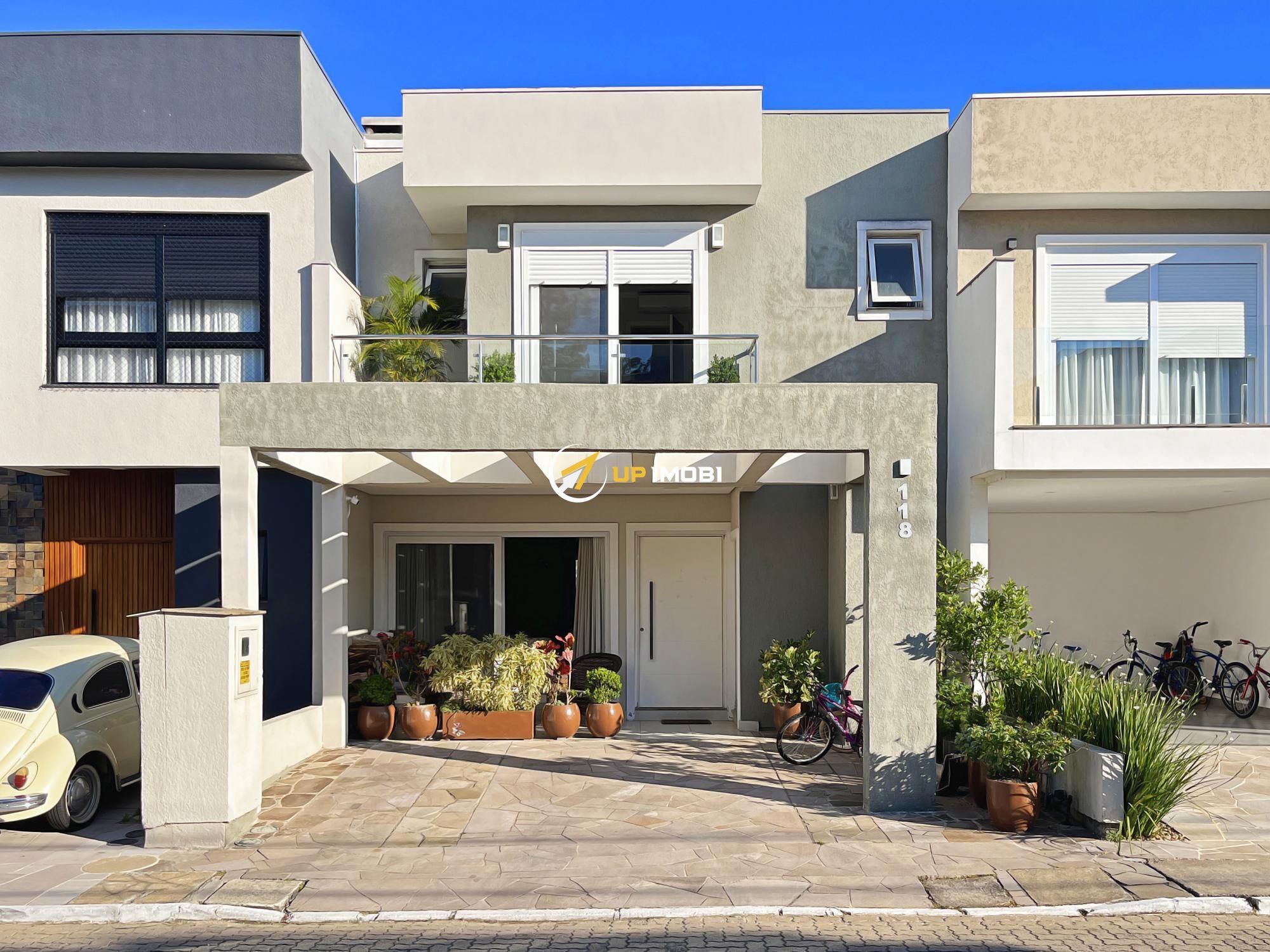 Casa de Condomínio, 3 dormitórios no bairro Hípica em Porto Alegre para Comprar