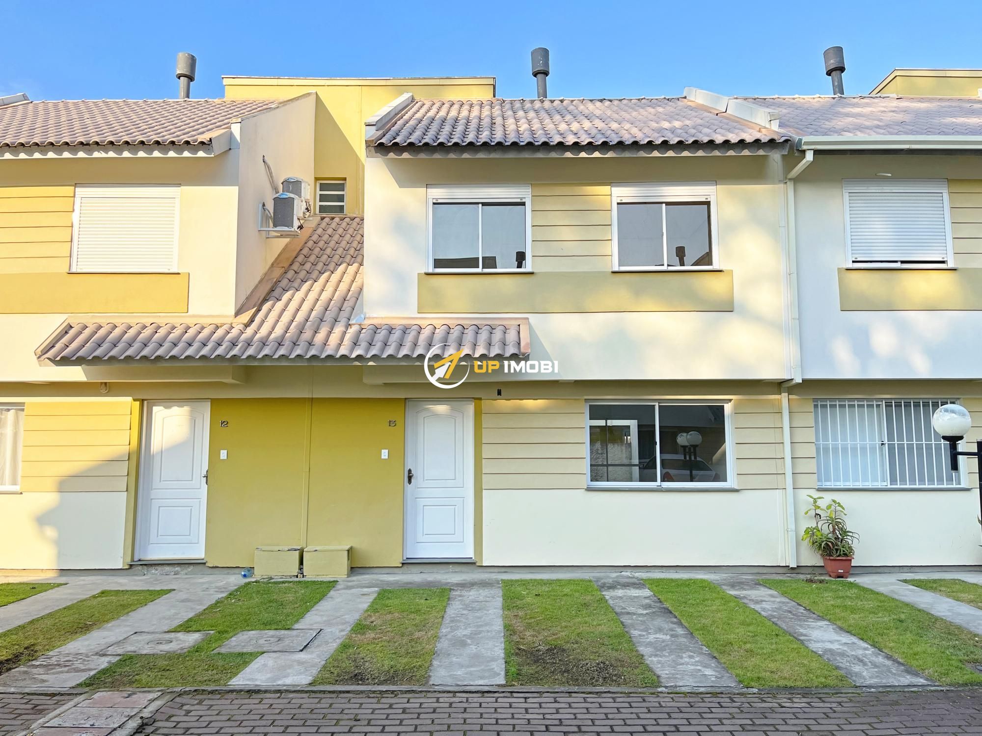 Casa de Condomínio, 3 dormitórios no bairro Hípica em Porto Alegre para Comprar