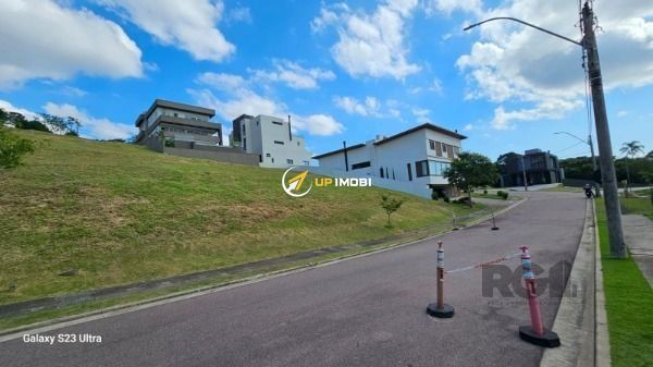 Terreno com 611m² no bairro Vila Nova em Porto Alegre para Comprar