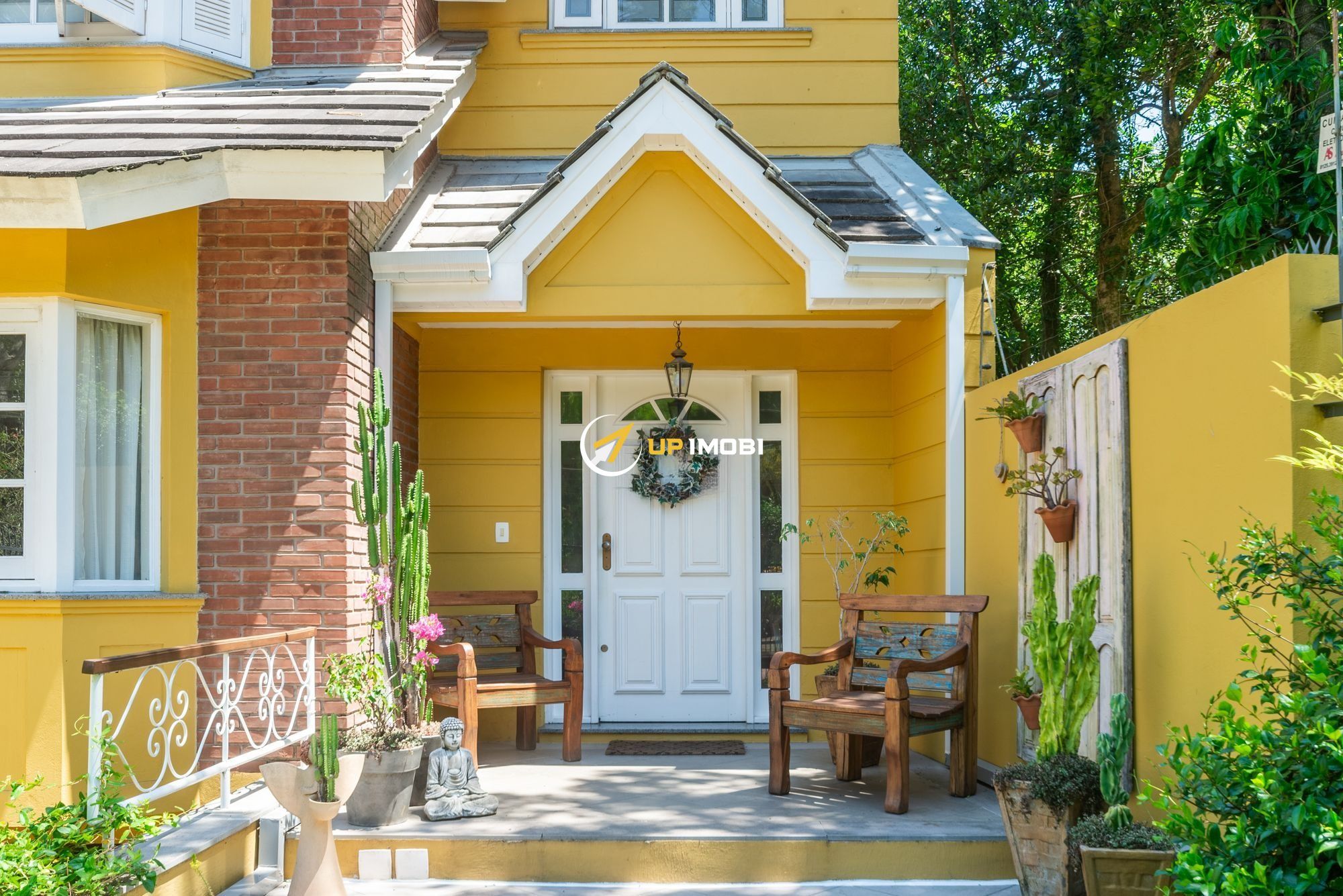 Casa, 4 dormitórios no bairro Vila Assunção em Porto Alegre para Comprar