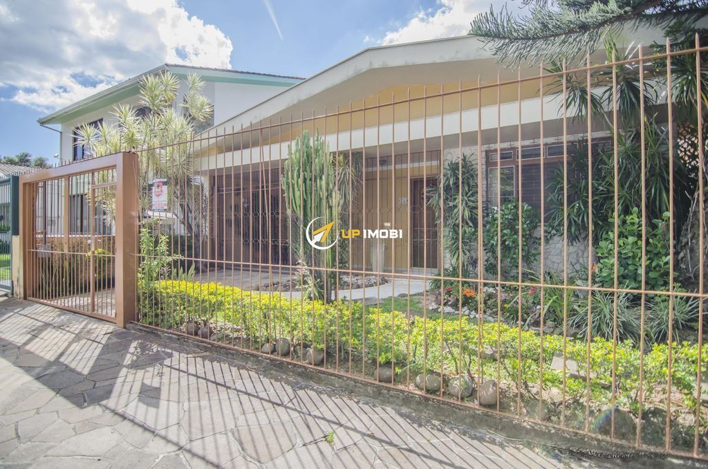 Casa, 3 dormitórios no bairro Vila Ipiranga em Porto Alegre para Comprar