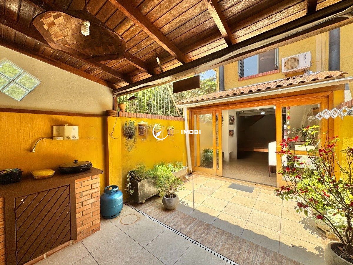 Casa com 125m², 3 dormitórios no bairro Jardim Sabará em Porto Alegre para Comprar