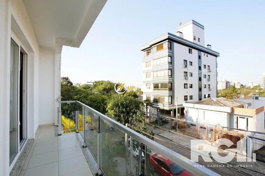 Casa com 262m², 3 dormitórios no bairro Jardim Lindóia em Porto Alegre para Comprar