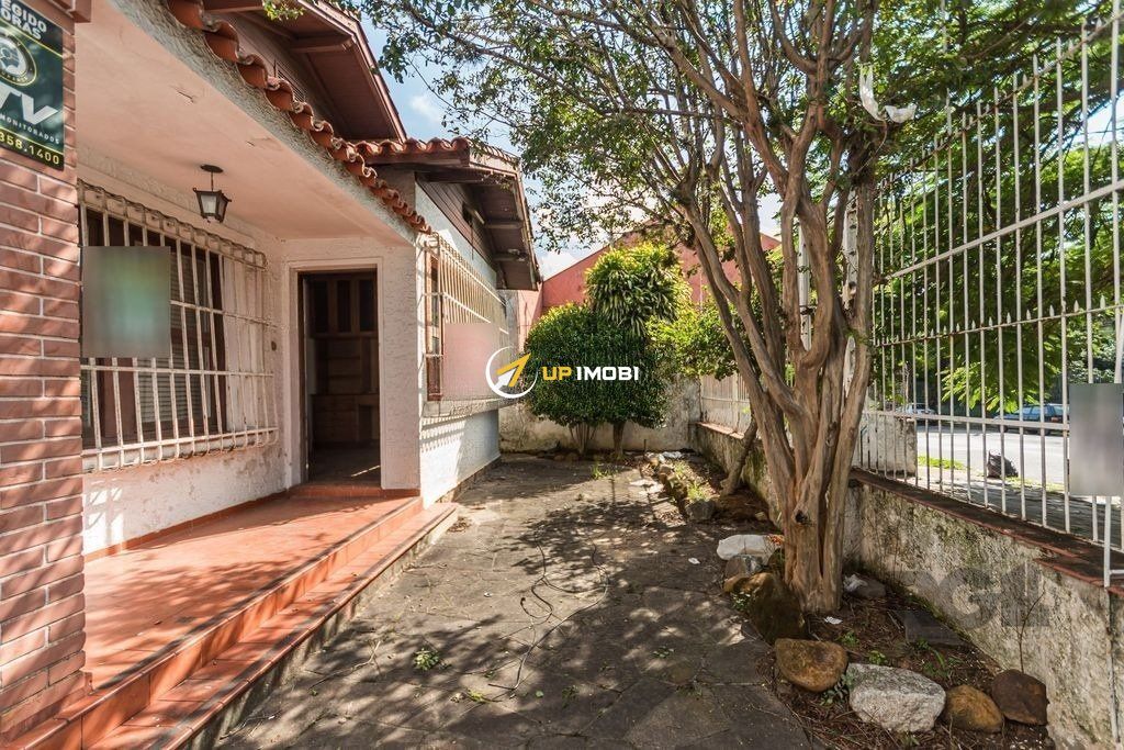 Casa com 169m², 4 dormitórios no bairro Medianeira em Porto Alegre para Comprar