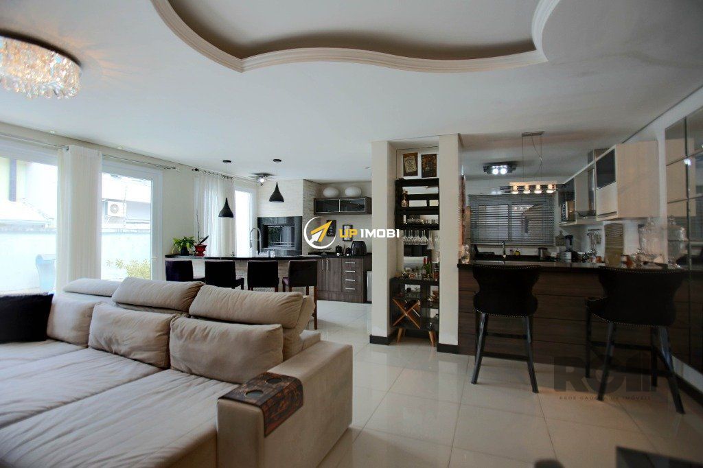 Casa com 300m², 3 dormitórios no bairro Sarandi em Porto Alegre para Comprar