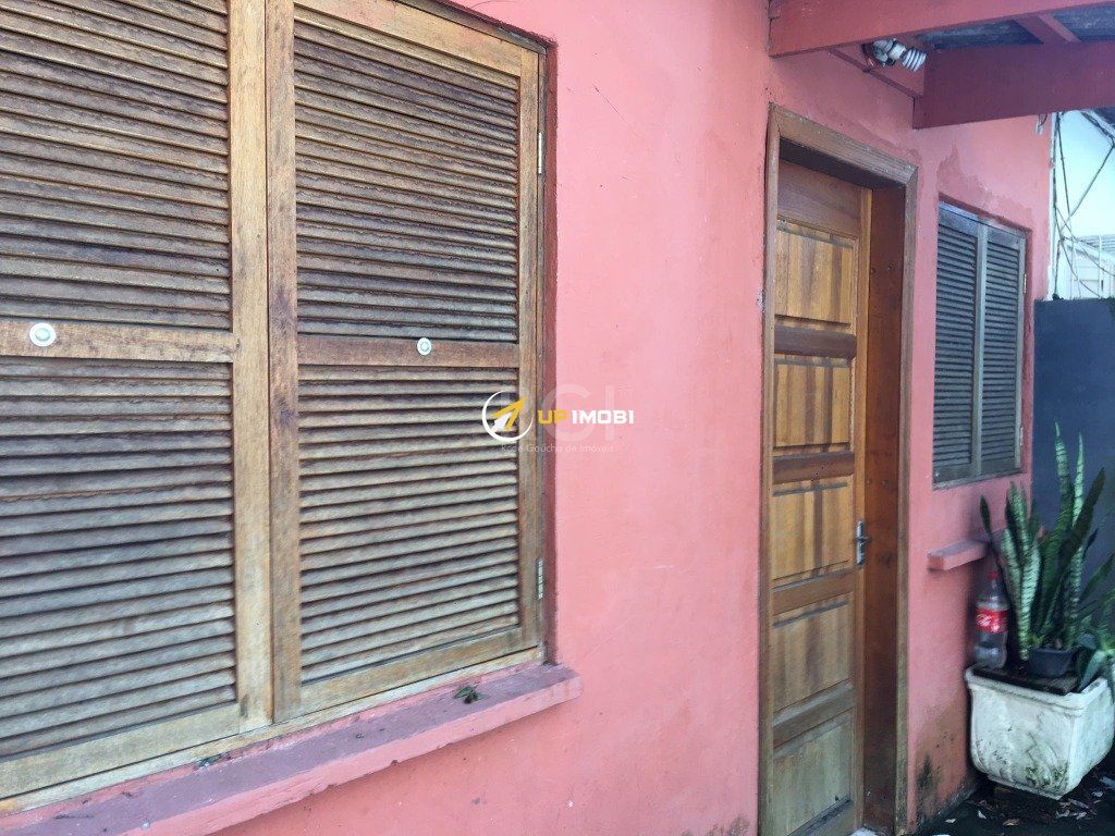 Casa com 45m², 3 dormitórios no bairro Cristal em Porto Alegre para Comprar