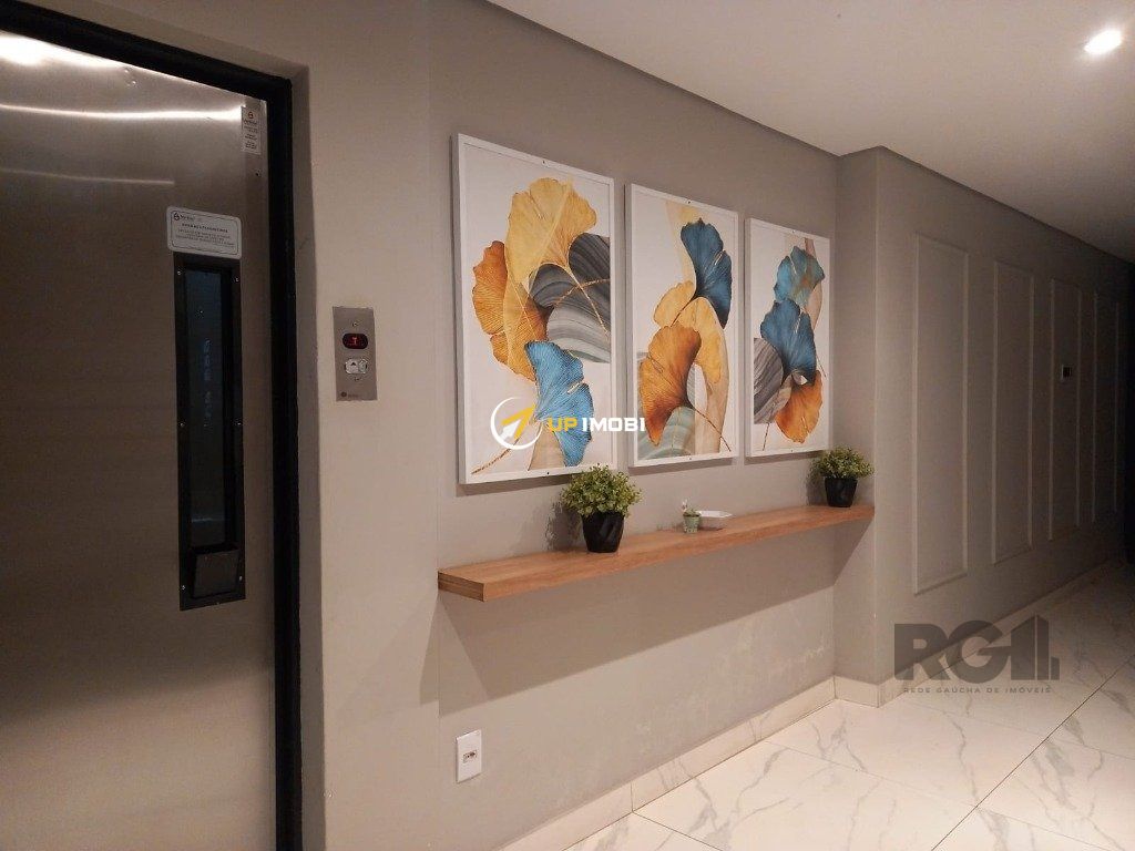 Apartamento, 2 dormitórios no bairro Floresta em Porto Alegre para Comprar