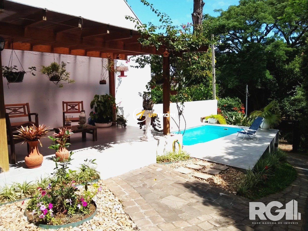 Casa, 3 dormitórios no bairro Vila Assunção em Porto Alegre para Comprar