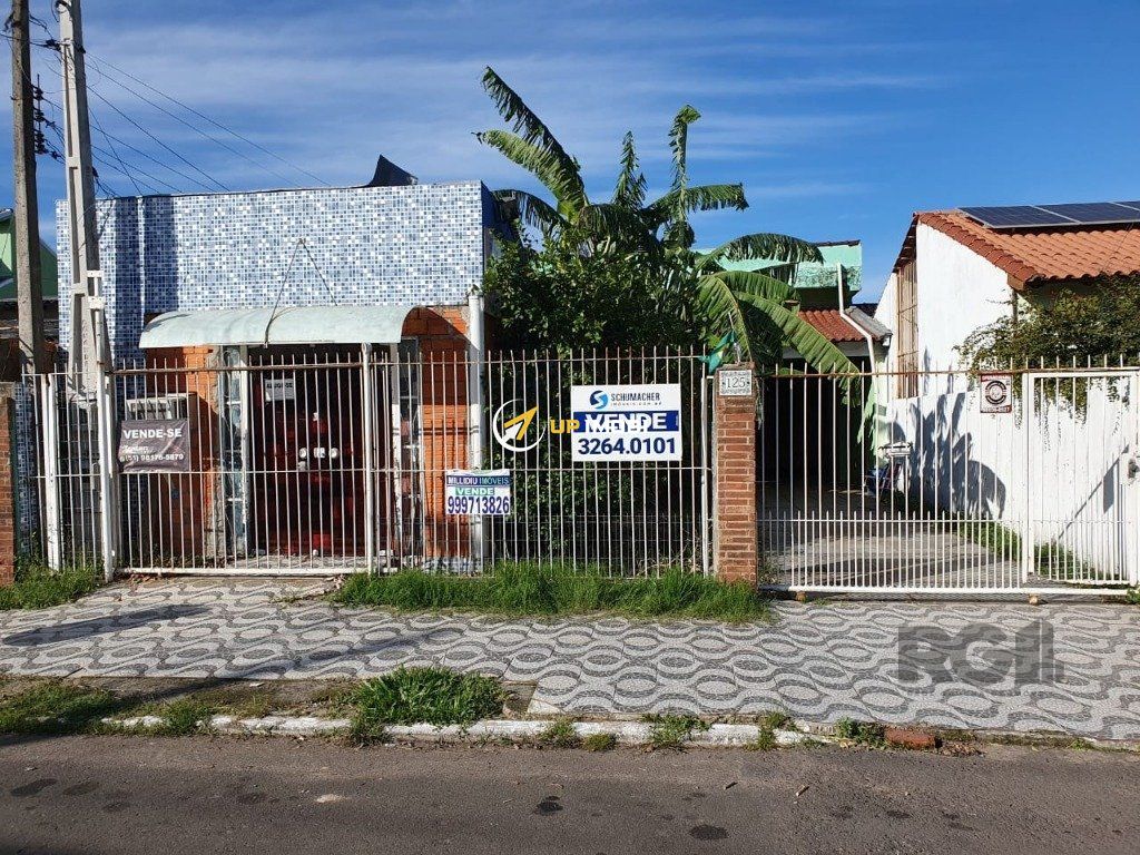 Casa com 242m², 2 dormitórios no bairro Harmonia em Canoas para Comprar
