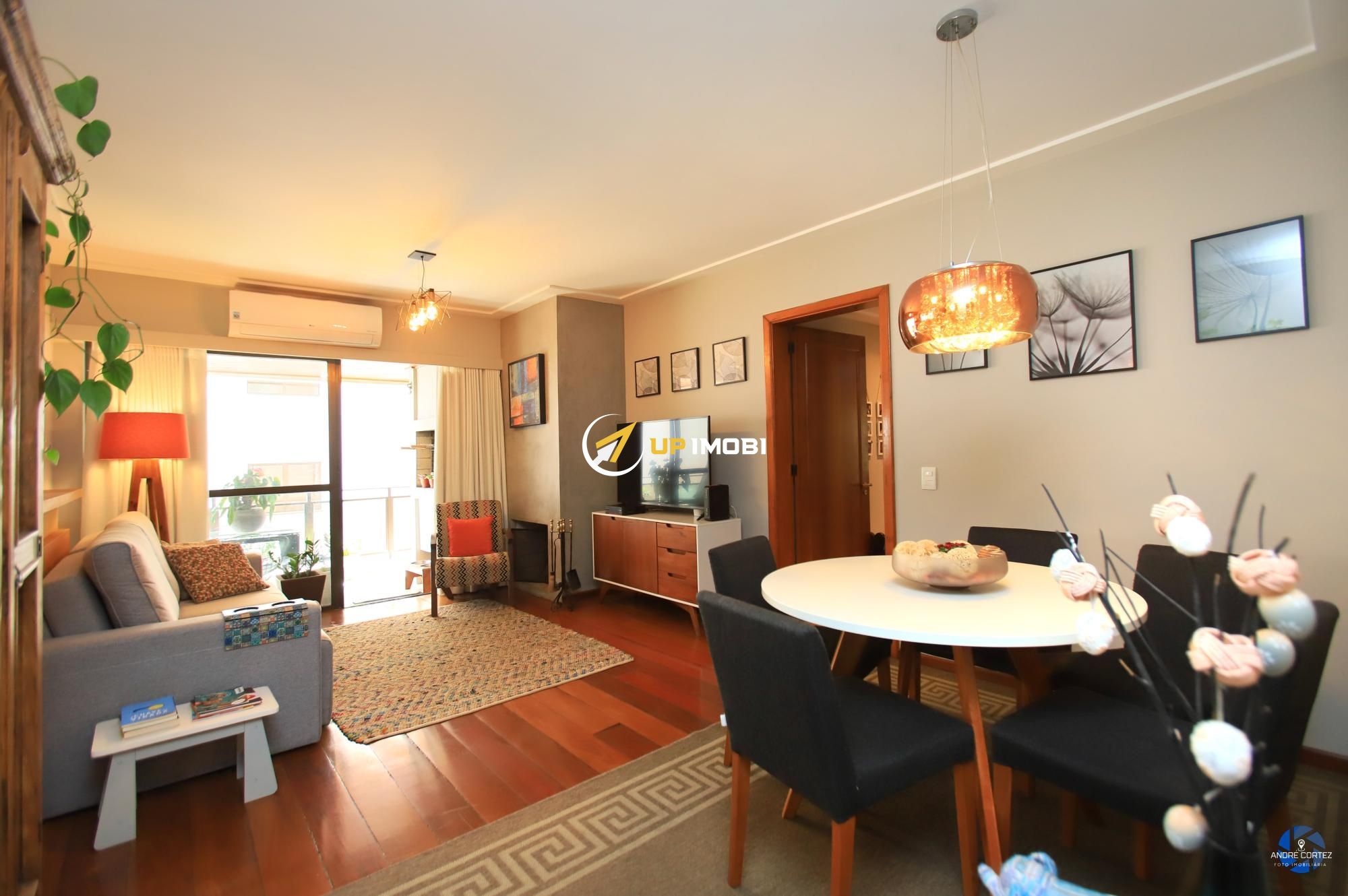 Apartamento, 2 dormitórios no bairro Mont Serrat em Porto Alegre para Comprar