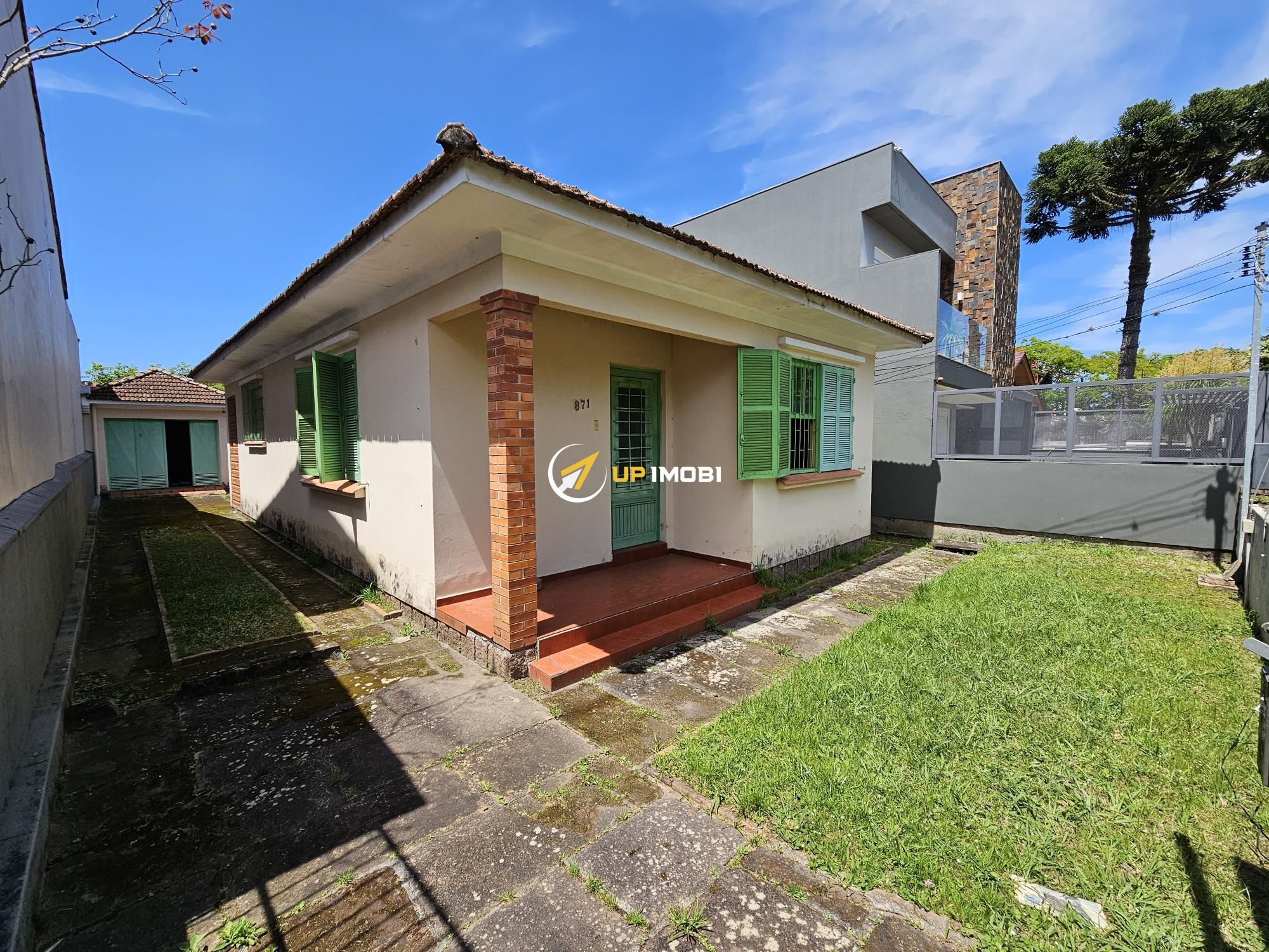 Casa com 110m², 2 dormitórios no bairro Tristeza em Porto Alegre para Comprar