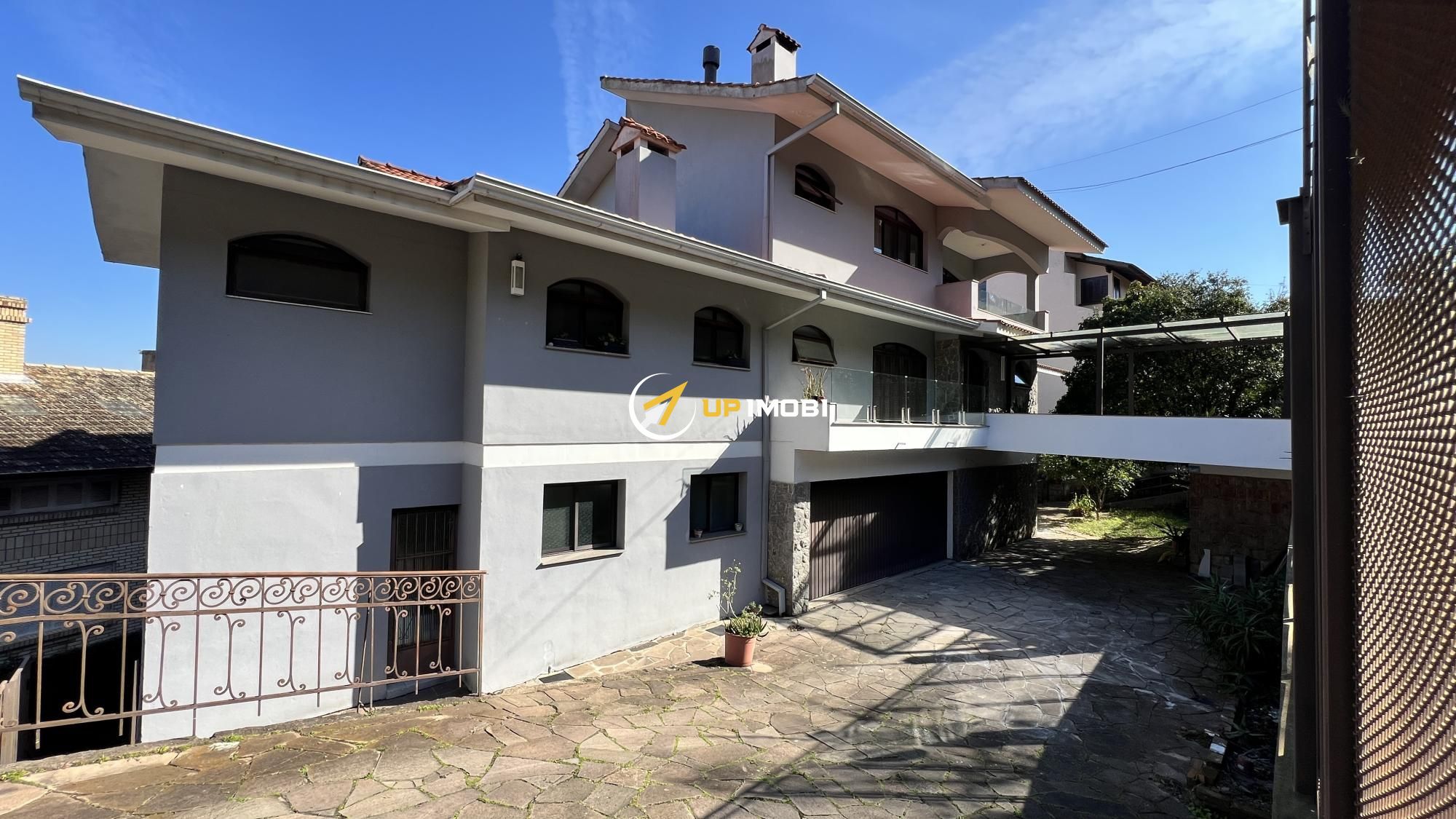 Casa, 4 dormitórios no bairro Tristeza em Porto Alegre para Comprar