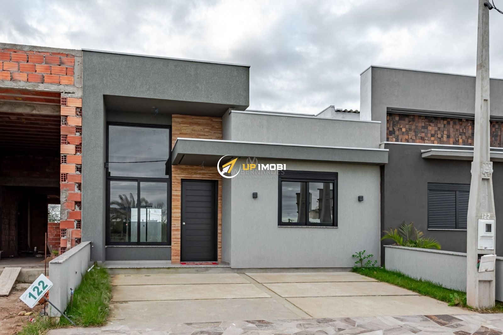 Casa de Condomínio, 3 dormitórios no bairro Hípica em Porto Alegre para Comprar