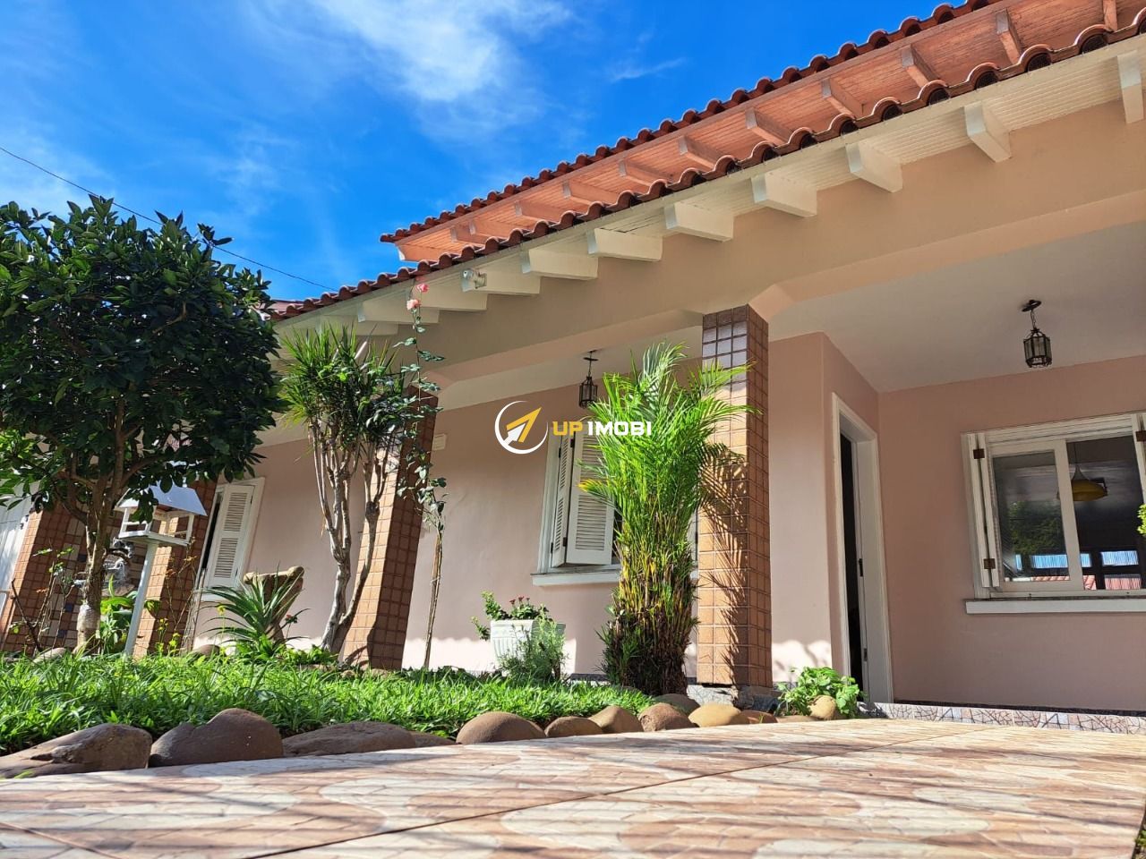 Casa com 329m², 4 dormitórios no bairro Jardim Itu em Porto Alegre para Comprar