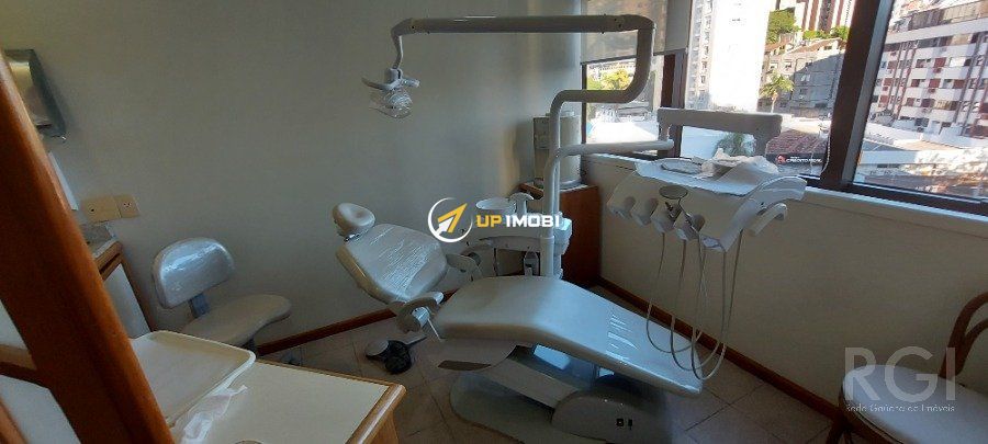 Sala Comercial, 3 dormitórios no bairro Rio Branco em Porto Alegre para Comprar