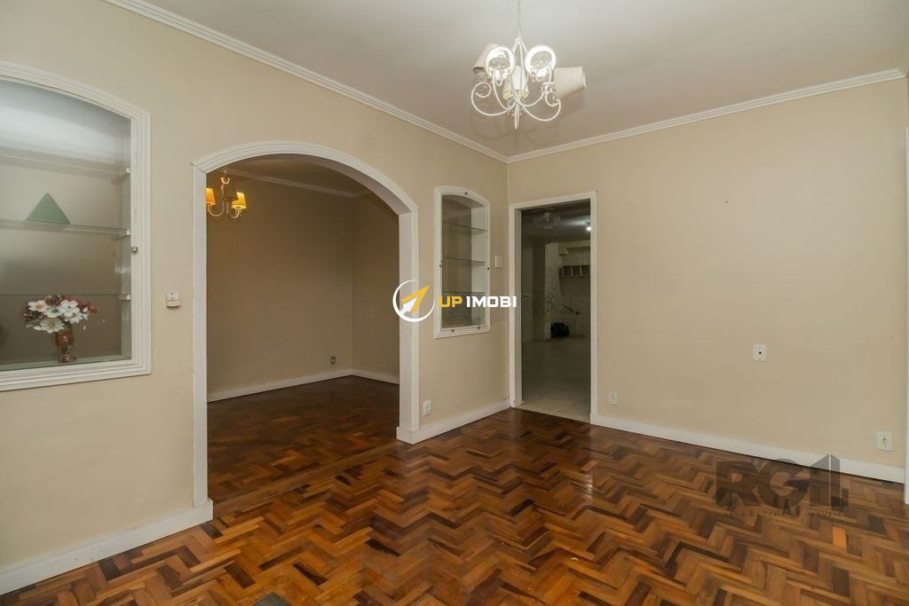 Casa com 389m², 8 dormitórios no bairro Jardim do Salso em Porto Alegre para Comprar