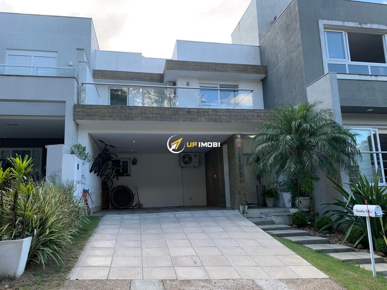 Casa de Condomínio, 3 dormitórios no bairro Vila Nova em Porto Alegre para Comprar