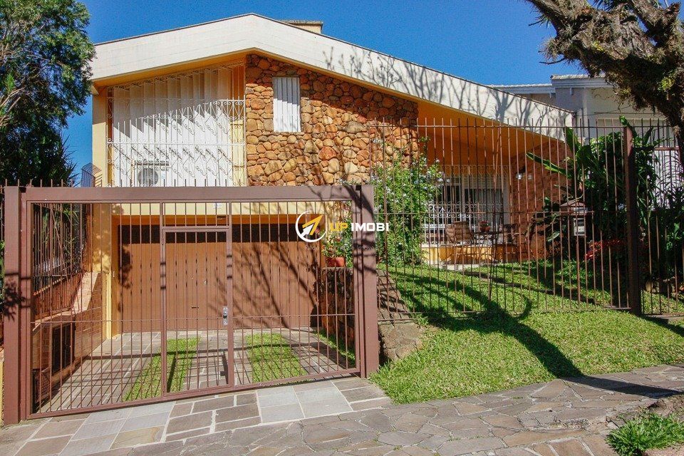 Casa com 262m², 3 dormitórios no bairro Jardim Sabará em Porto Alegre para Comprar