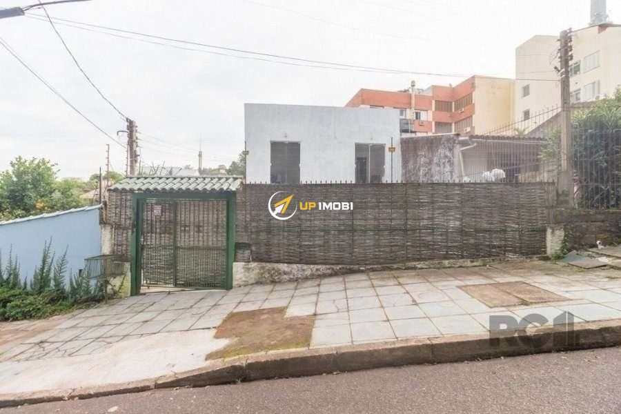 Casa com 160m², 4 dormitórios no bairro Santa Tereza em Porto Alegre para Comprar