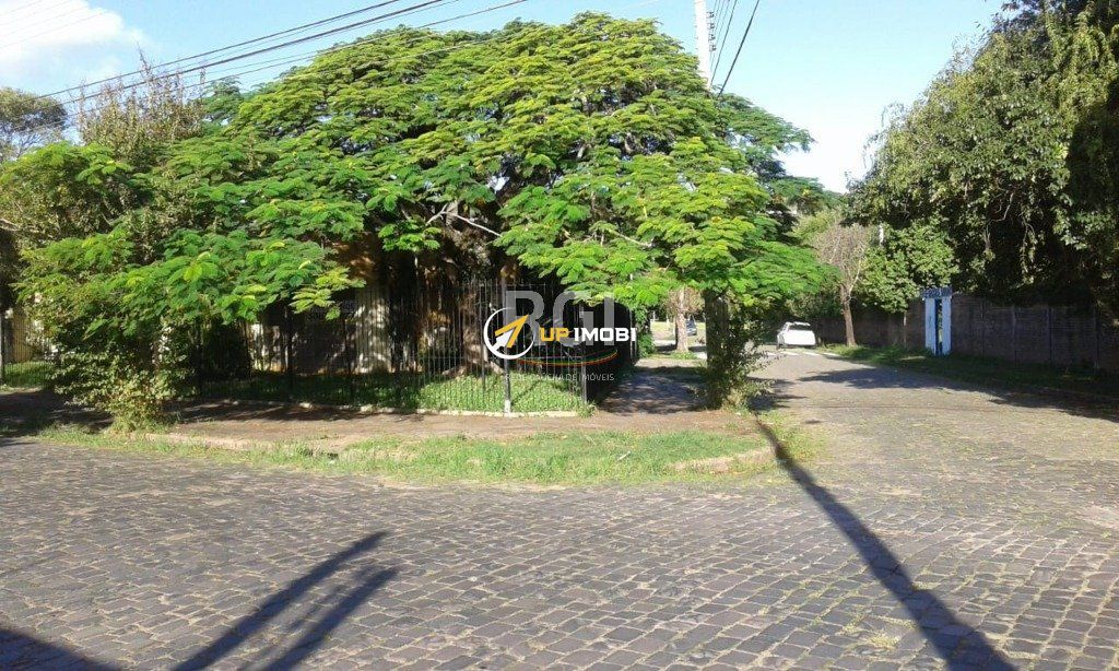 Casa com 500m², 4 dormitórios no bairro Nonoai em Porto Alegre para Comprar