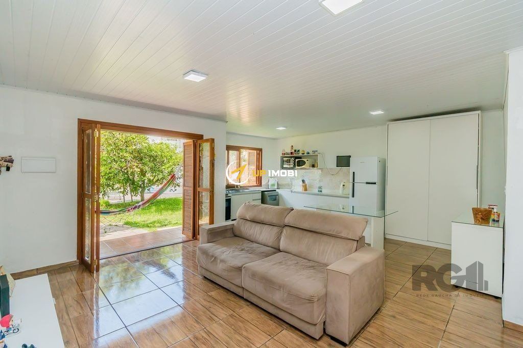 Casa com 98m², 2 dormitórios no bairro Lomba do Pinheiro em Porto Alegre para Comprar