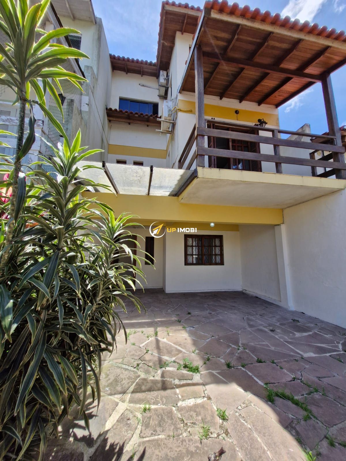 Casa com 119m², 3 dormitórios no bairro Nonoai em Porto Alegre para Comprar