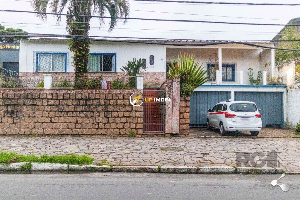 Casa com 240m², 3 dormitórios no bairro Cristal em Porto Alegre para Comprar