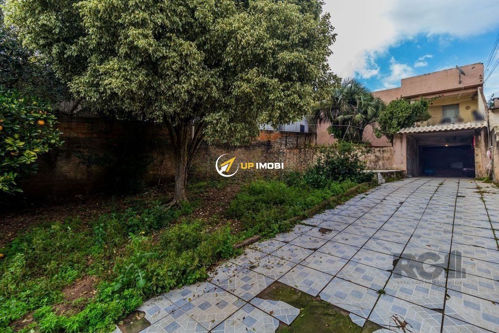 Casa com 104m², 2 dormitórios no bairro Lomba do Pinheiro em Porto Alegre para Comprar