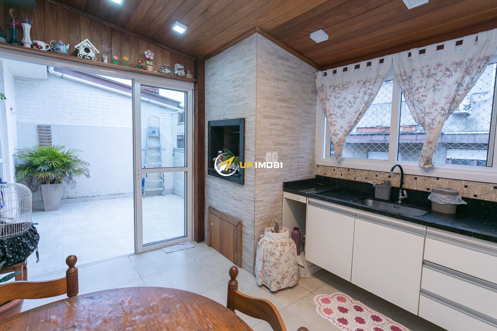 Cobertura, 2 dormitórios no bairro Passo da Areia em Porto Alegre para Comprar