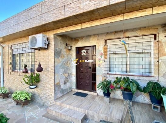 Casa, 3 dormitórios no bairro Santa Maria Goretti em Porto Alegre para Comprar