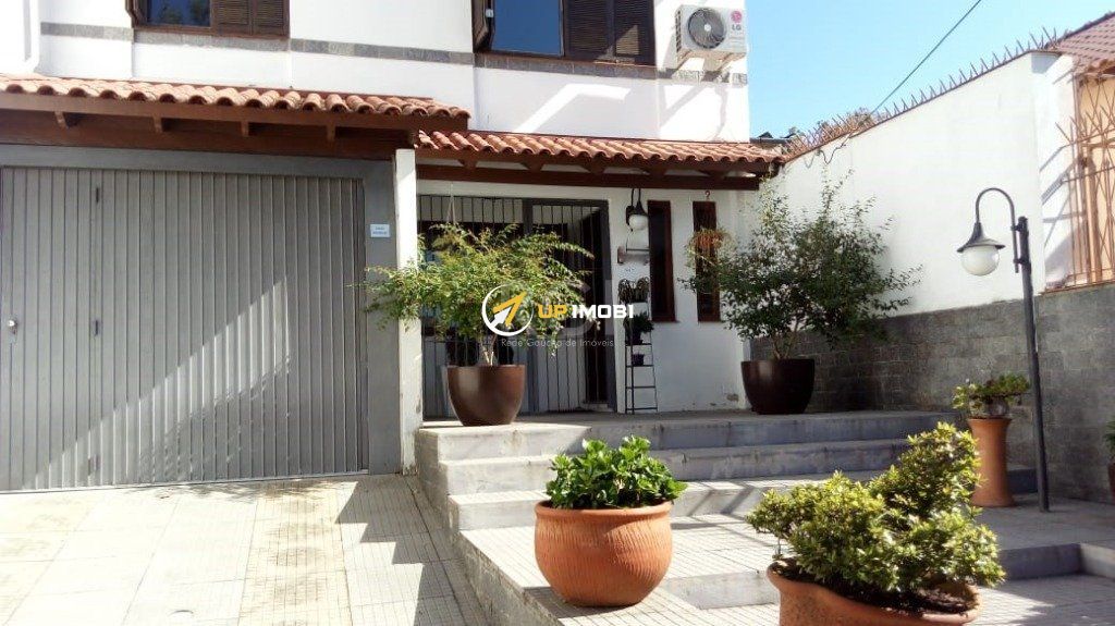 Casa com 240m², 3 dormitórios no bairro São Sebastião em Porto Alegre para Comprar