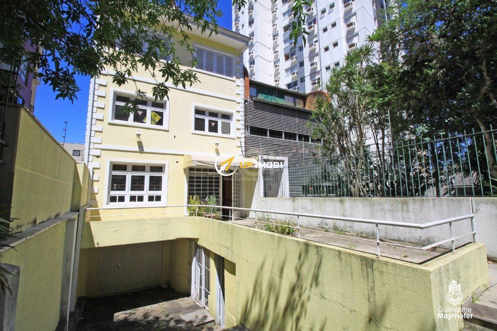 Casa com 258m², 3 dormitórios no bairro Rio Branco em Porto Alegre para Comprar