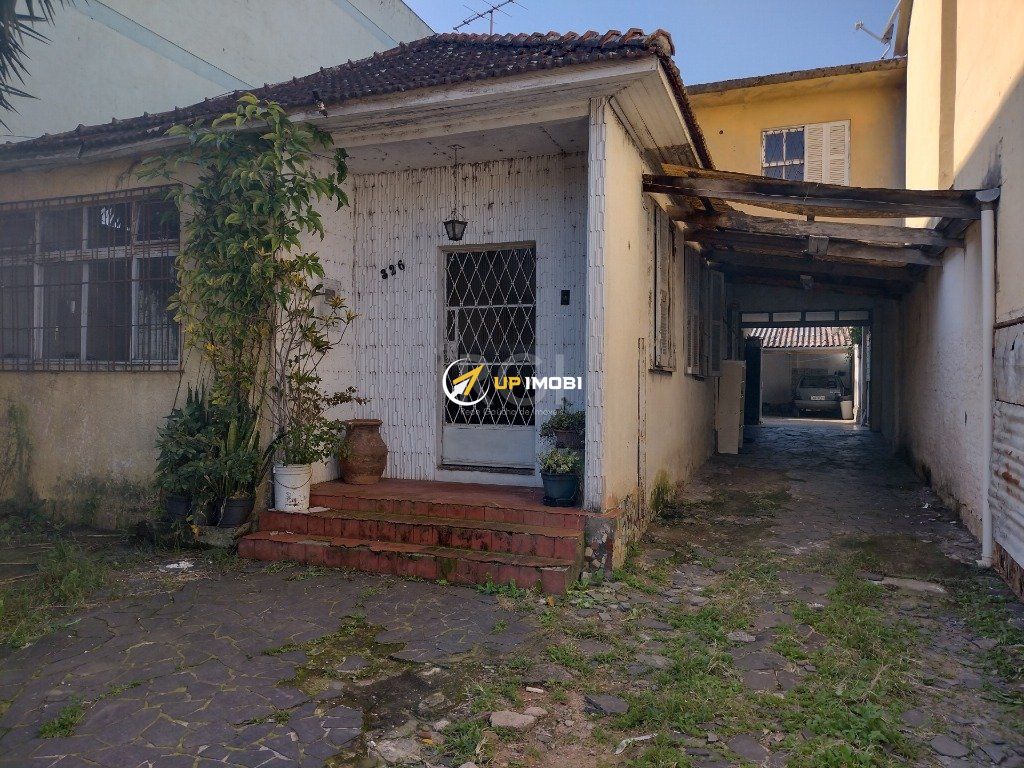 Casa com 200m², 6 dormitórios no bairro Nonoai em Porto Alegre para Comprar