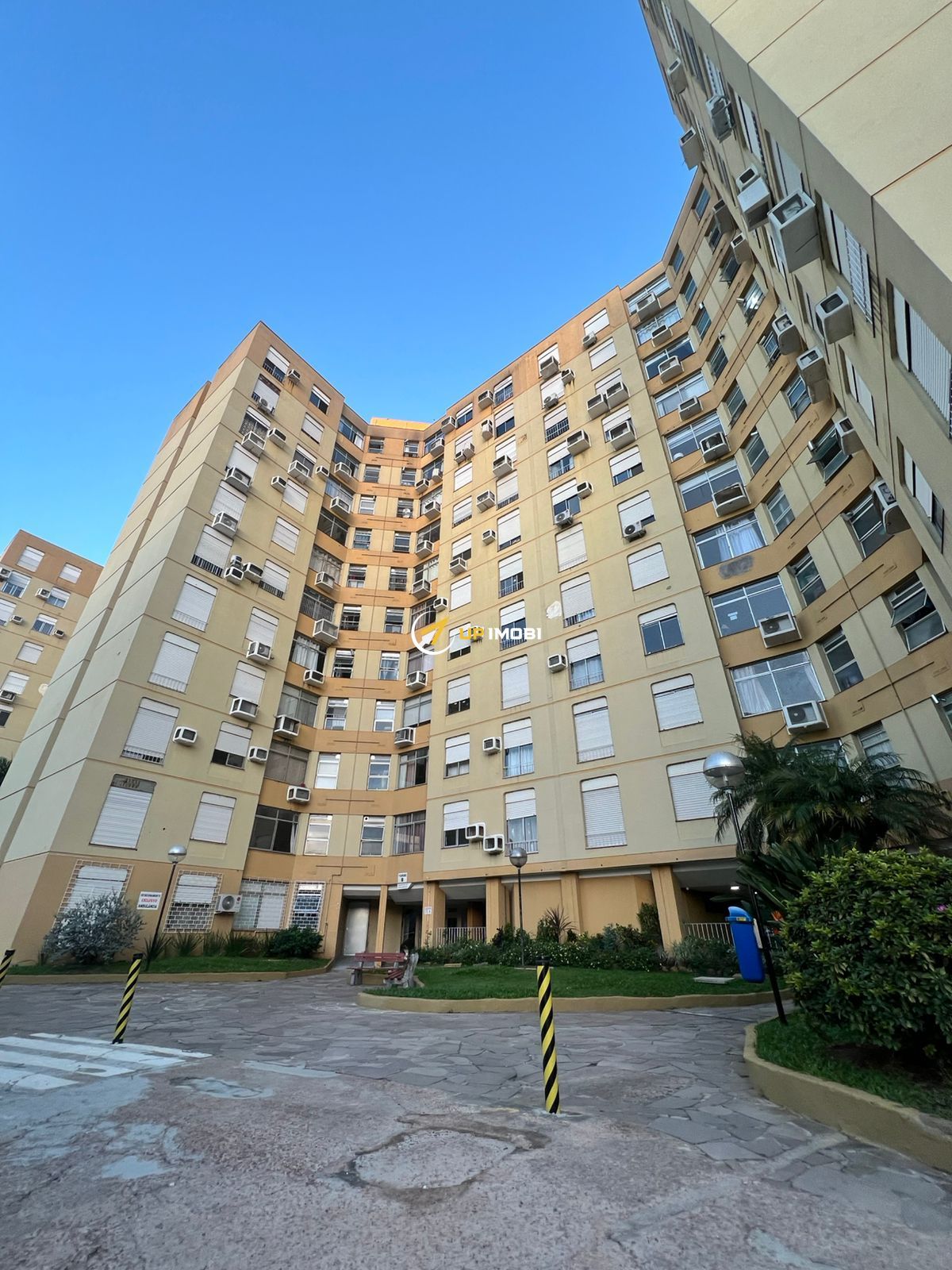 Apartamento, 2 dormitórios no bairro Tristeza em Porto Alegre para Comprar