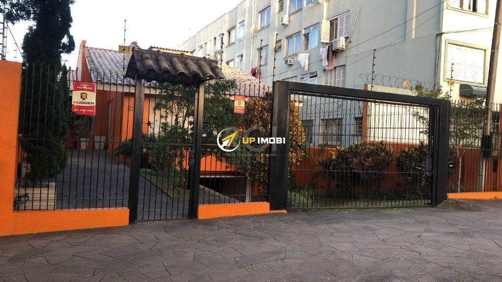 Casa com 240m², 3 dormitórios no bairro Glória em Porto Alegre para Comprar