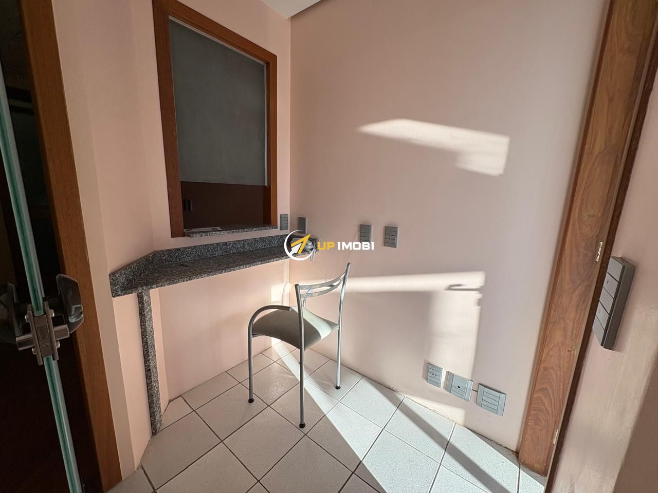 Sala Comercial, 2 dormitórios no bairro Menino Deus em Porto Alegre para Comprar