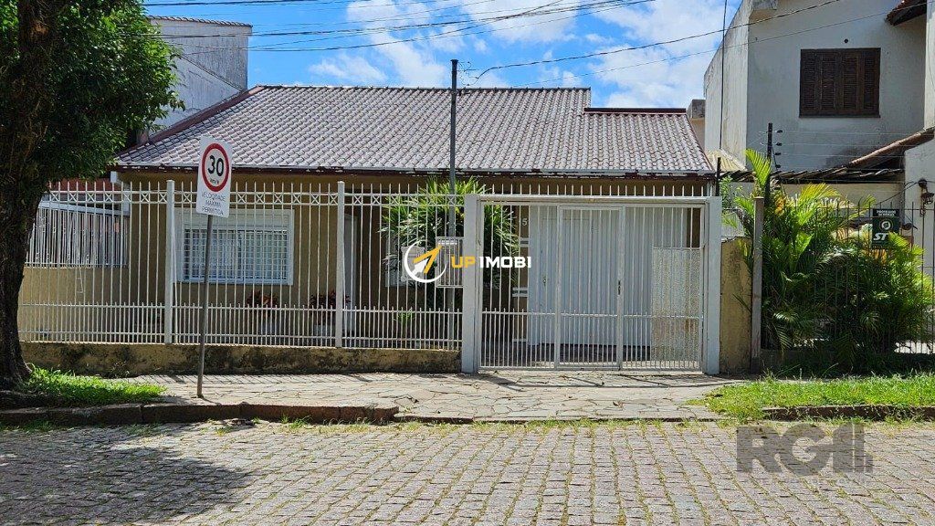 Casa com 155m², 3 dormitórios no bairro Nonoai em Porto Alegre para Comprar