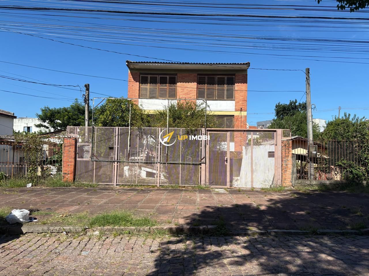 Casa, 2 dormitórios no bairro Medianeira em Porto Alegre para Comprar