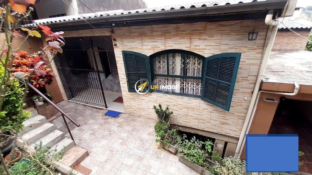 Casa com 200m², 3 dormitórios no bairro Jardim Carvalho em Porto Alegre para Comprar