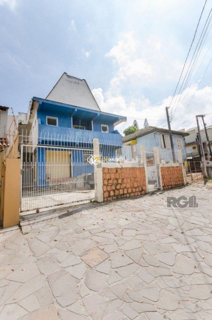 Casa com 280m², 4 dormitórios no bairro Teresópolis em Porto Alegre para Comprar