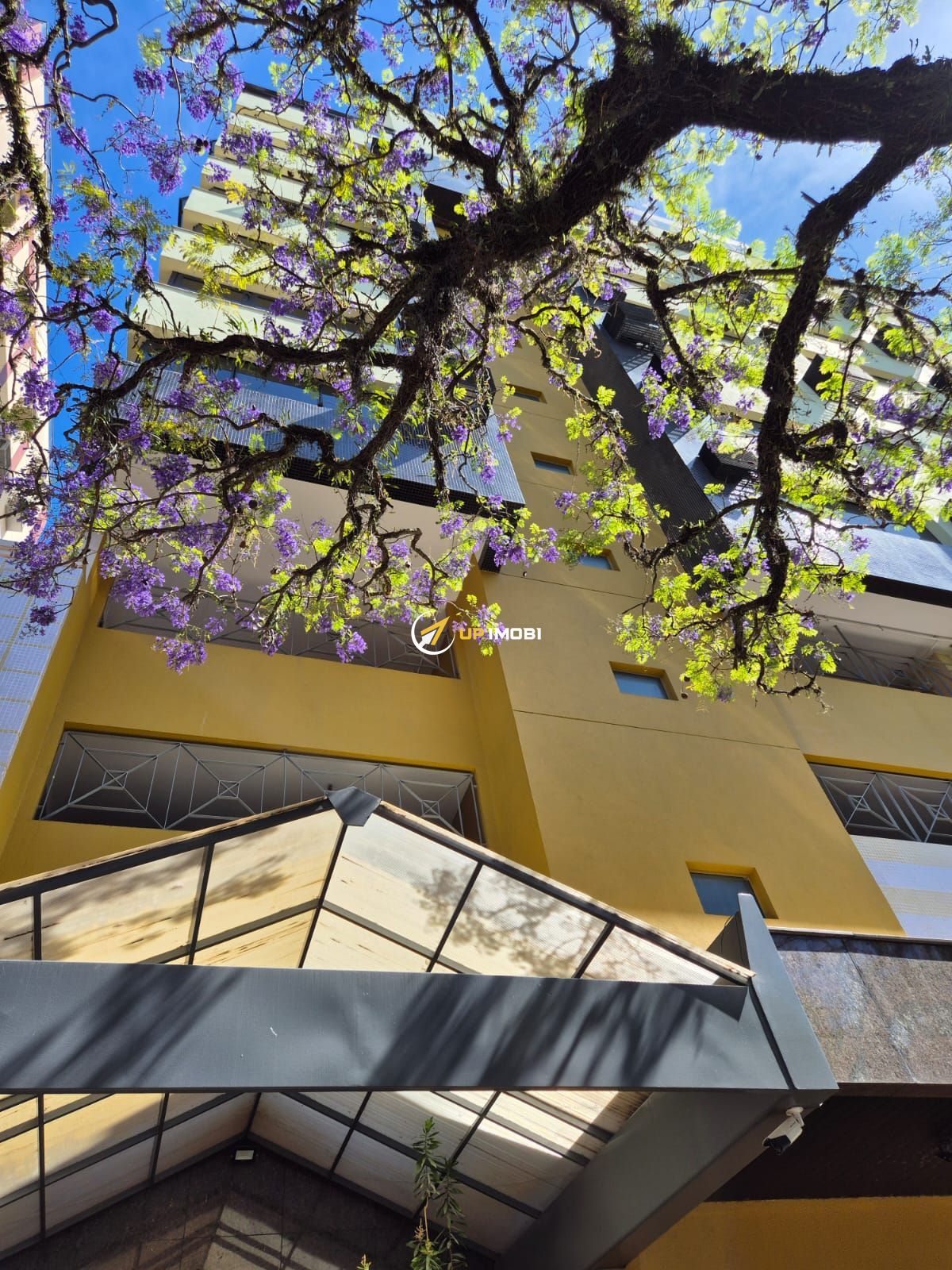 Sala Comercial, 1 dormitório no bairro Menino Deus em Porto Alegre para Comprar