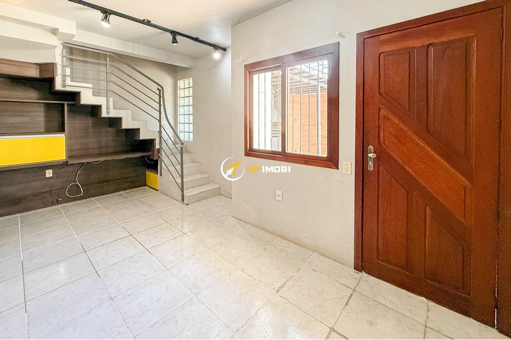 Casa com 67m², 2 dormitórios no bairro Olaria em Canoas para Comprar