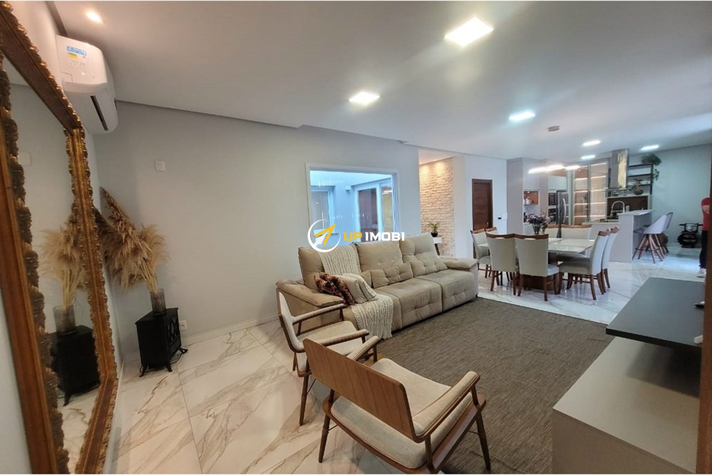 Casa com 325m², 4 dormitórios no bairro Centro em Sapiranga para Comprar