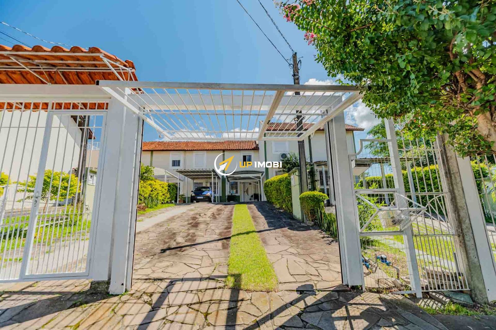 Casa de Condomínio, 2 dormitórios no bairro Hípica em Porto Alegre para Comprar