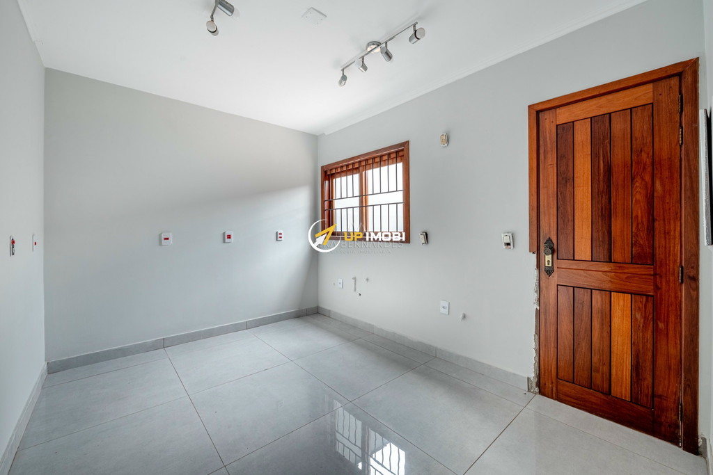 Casa com 240m², 3 dormitórios no bairro Ipanema em Porto Alegre para Comprar